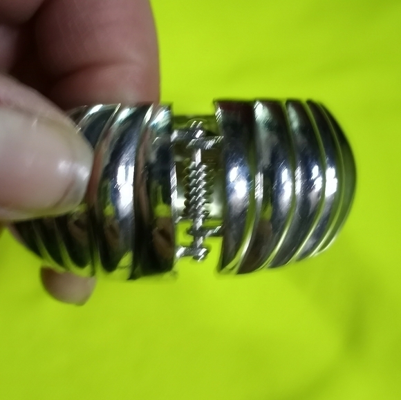 Silvertone hinged wavy bracelet heavy i.d. 2 x 2.5 - Picture 3 of 5